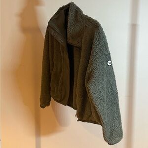Vuori Olive Teddy Jacket
